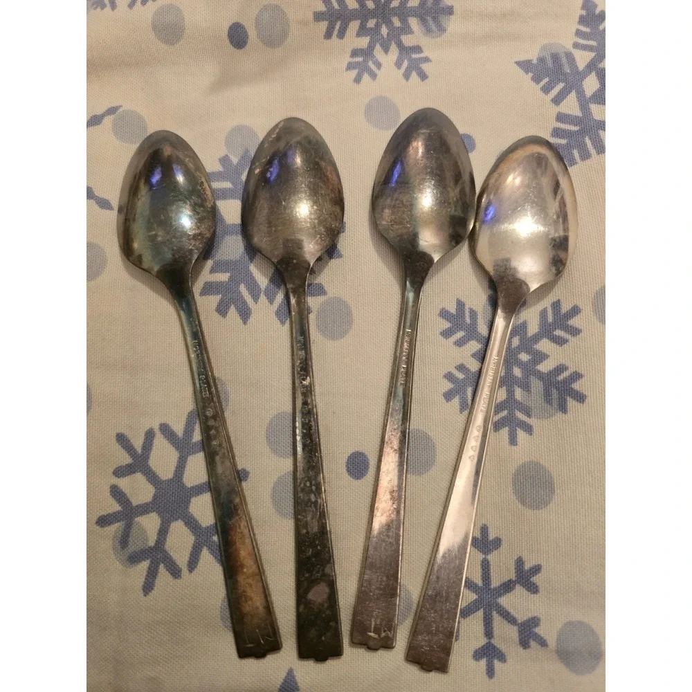 4 Oneida Nobility Plate CAPRICE Silverplate Oval soup‎ spoons